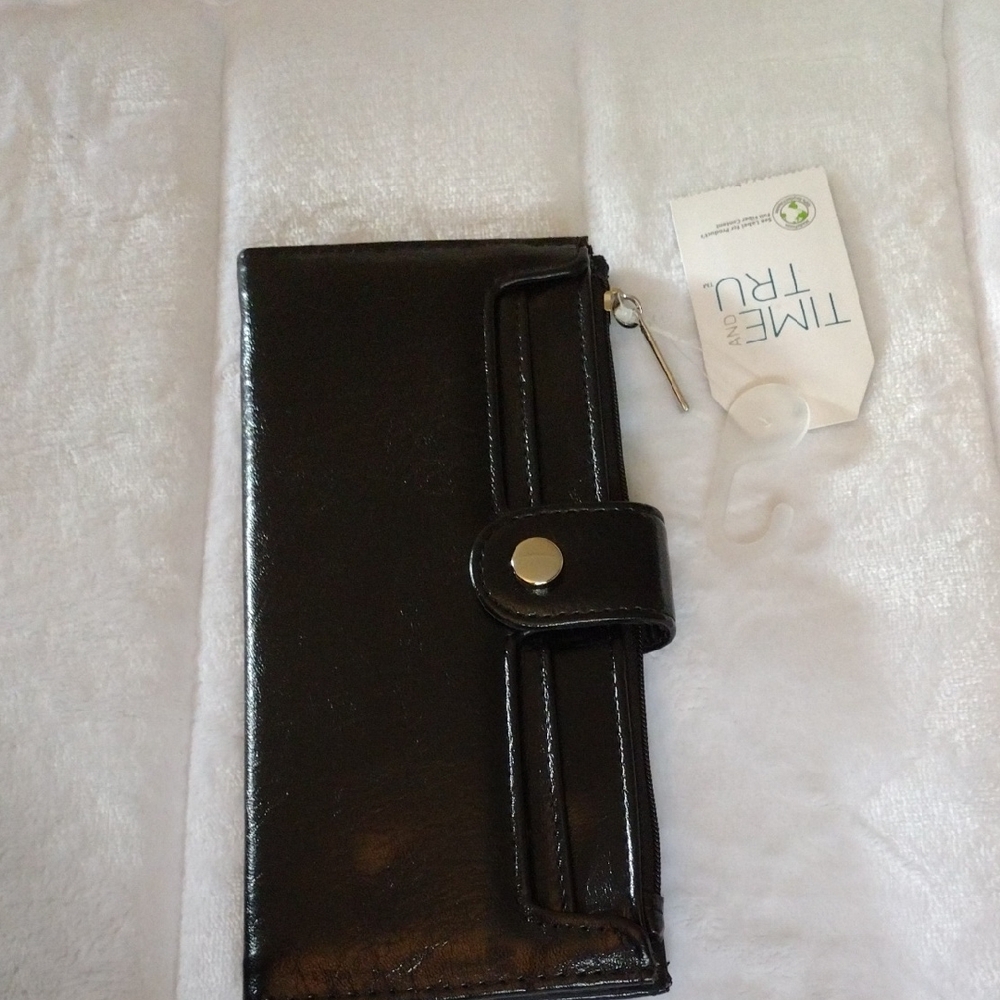 Time and Tru Shiny Black Wallet